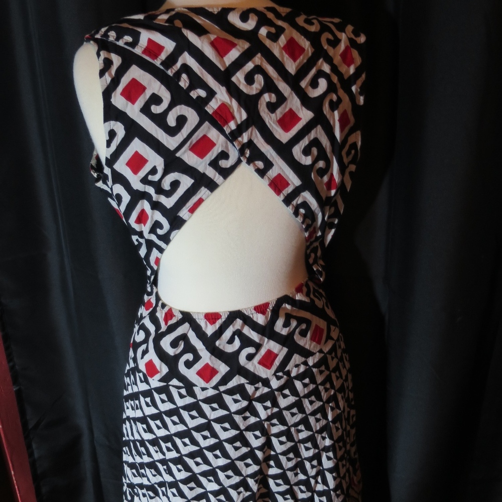 Dress - Picture 2 of 2